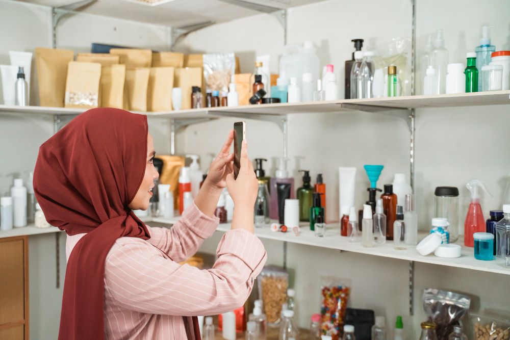Cara Punya Produk dengan Nama Sendiri: Panduan Bisnis Maklon untuk Pemula